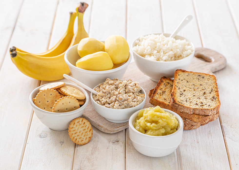 Wat eten bij diarree: witte rijst, bananen, havermout, appelmoes, ... 