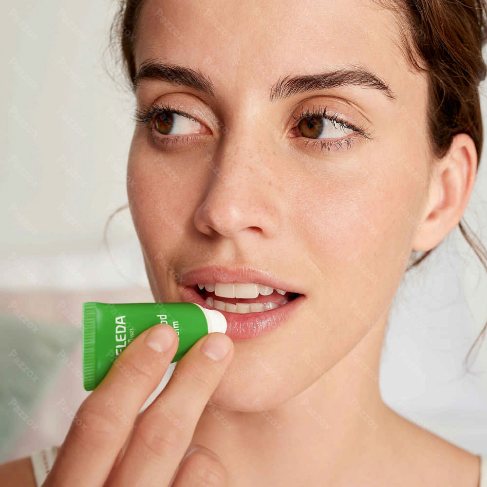 Weleda Skin Food Lip Balm 8ml